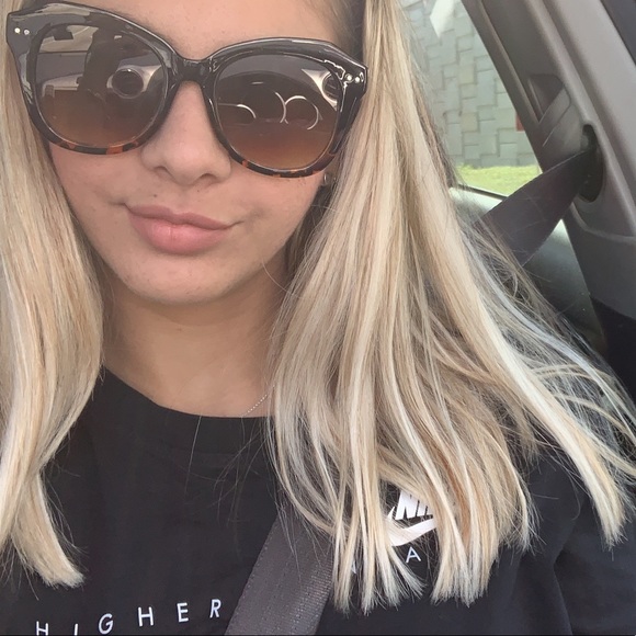 Meet your Posher, Brenda - Picture 1 of 1